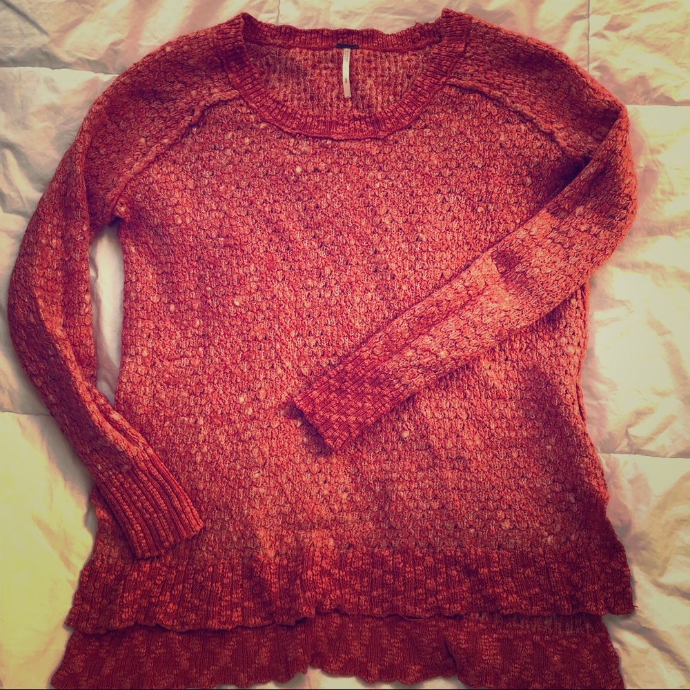 Free People Coral sweater, size small🖤